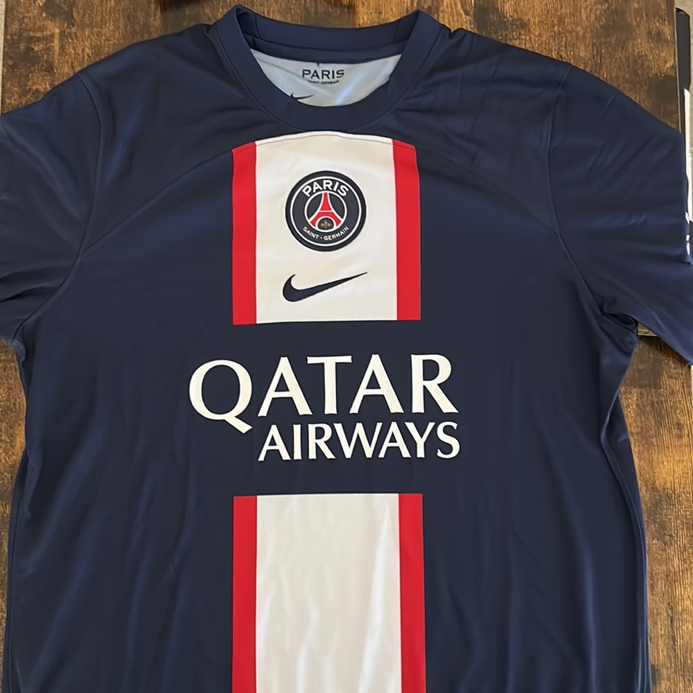 Nike PSG ‘22/‘23 Home Kit. Men’s Large. NWT.